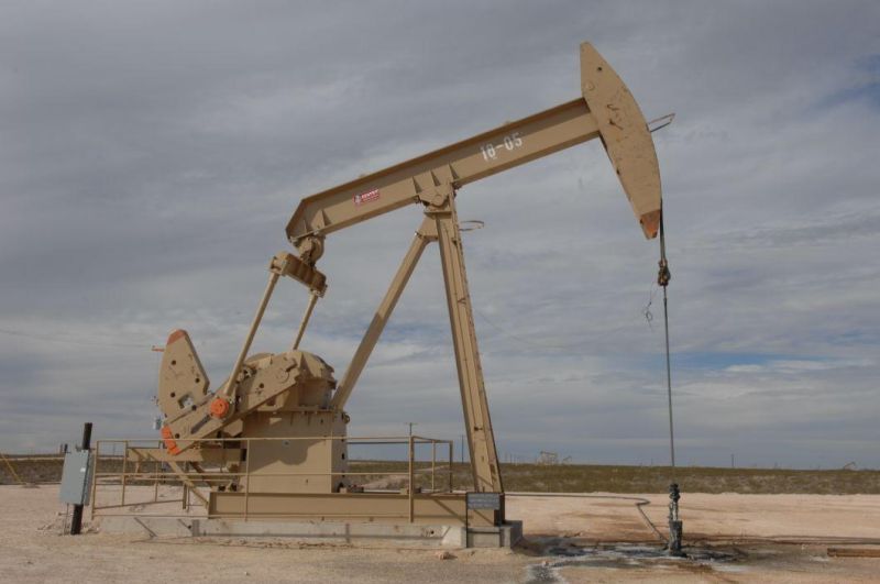 API! ! R Series Pumping Units Suck Oil Unit Wellhead Device